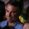Flávio nos EUA e o comando da direita