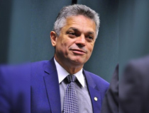 João deve desistir da candidatura, sair do PSD e não renunciar