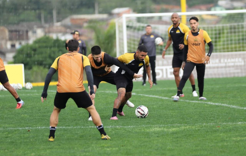 Fellipe Mateus e Willean Lepo ausentes do treino; Tigre já projeta novo patrocinador máster