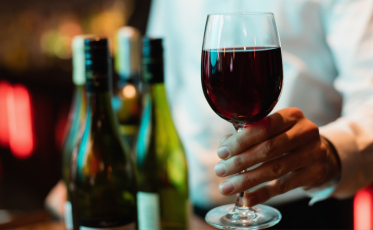 Vinho faz bem ao coração? O que a ciência descobriu depois do paradoxo francês
