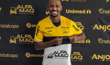 'Motivado', afirma Waguininho em apresentação no Criciúma