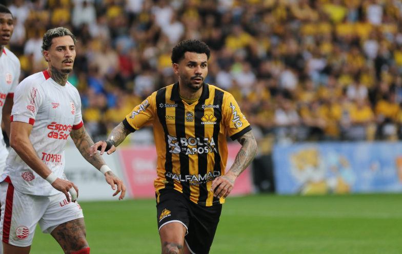 Lepo preocupa e pode desfalcar o Criciúma contra o Atlético-GO; Waguininho e Marcinho são opções