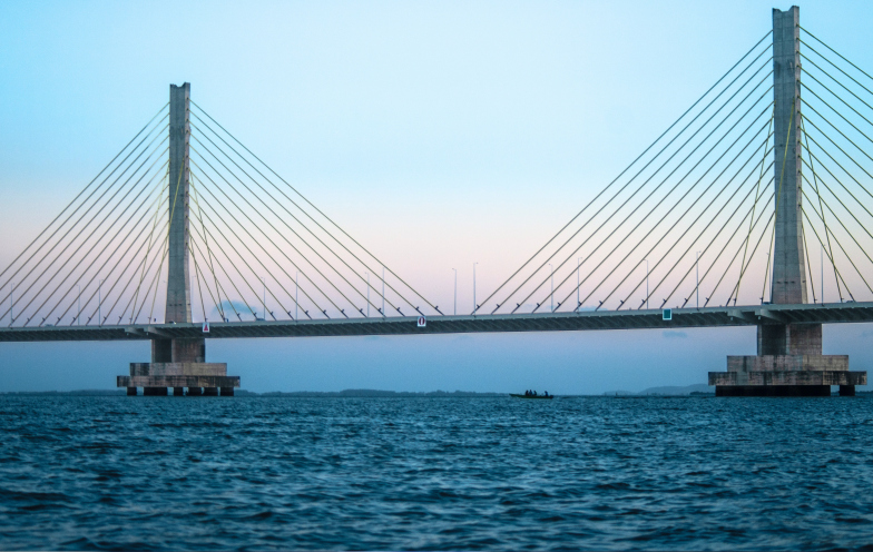 Ponte de Laguna: engenheiro italiano, cordoalha e a conta é só da concessionária