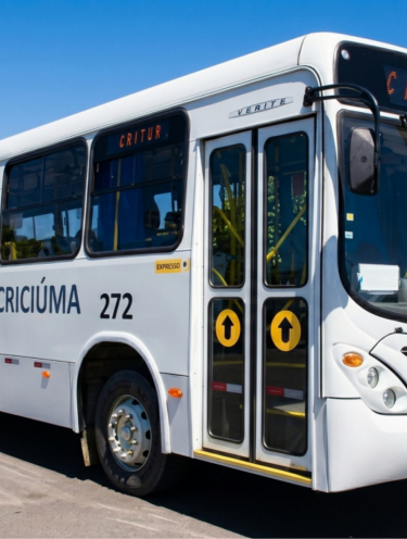 Prefeito evita greve, mas todos continuam insatisfeitos