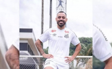 Moisés de Morro da Fumaça para o time do Rei Pelé