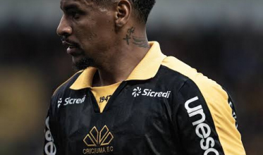 Vitória na superação e com o artilheiro inspirado 