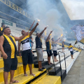 Torcida apoia atletas em último treino antes de jogo decisivo