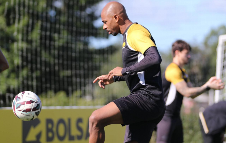 Criciúma tem baixas confirmadas e Eduardo Baptista mantém dúvidas para clássico contra o Avaí