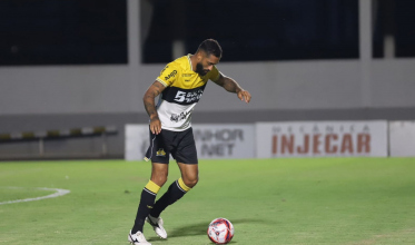 'Sou fã do 3-5-2', diz César Martins sobre esquema de Eduardo Baptista