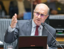 Deputado rebate Amin, diz que nunca foi contra filiação de Moisés e defende apoio a Jorginho