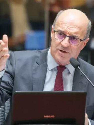 Deputado rebate Amin, diz que nunca foi contra filiação de Moisés e defende apoio a Jorginho