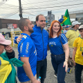 Carlos Bolsonaro na manifestação de Criciúma
