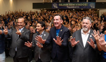 Prefeito de Laguna assina filiação no Republicanos em ato estadual