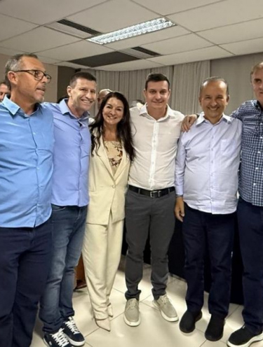 Prefeitos, deputados e senadora do MDB fazem ato de apoio a Jorginho