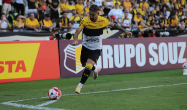 Jhonata Robert destaca confiança do Criciúma para duelo contra o Ceará