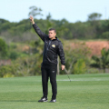 Umberto Louzer muda formação e testa Criciúma sem três zagueiros
