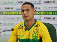 Criciúma negocia a contratação do zagueiro de 34 anos - Foto: AssCom Dourado