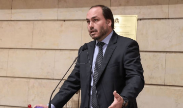 Carlos Bolsonaro renuncia no Rio, apoia Carol e critica Jorginho