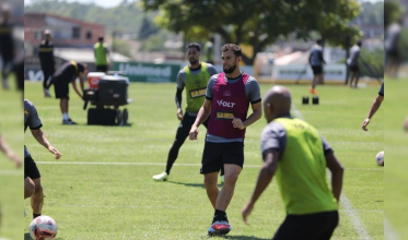 Fora dos últimos jogos, Castán retorna aos treinamentos