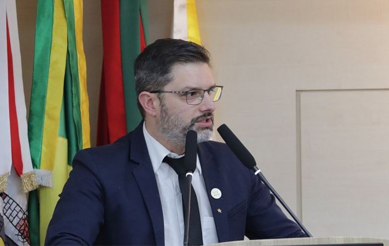 Justiça determina volta ao cargo de vereador 