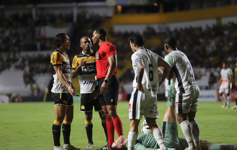 Criciúma x Athletic soma quatro expulsões em apenas três confrontos