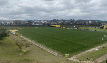 Com dores no tornozelo, Yuri Tanque deixa o treino mais cedo