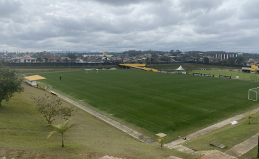 Com dores no tornozelo, Yuri Tanque deixa o treino mais cedo