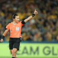 Edina Alves Batista apita Atlético-GO x Criciúma