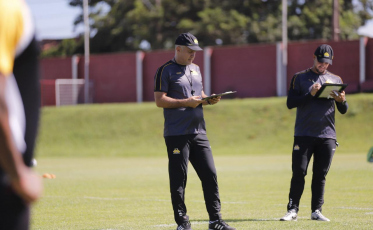 Após derrota, técnico do Criciúma reforça importância de vencer em casa