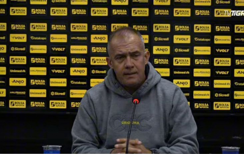 Eduardo Baptista se diz espantado com divulgação de conversa interna: “Era uma reunião particular”