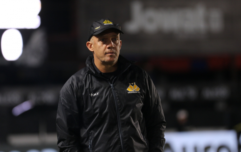 Técnico explica logística inusitada do Criciúma: “Sete horas a menos de desgaste”