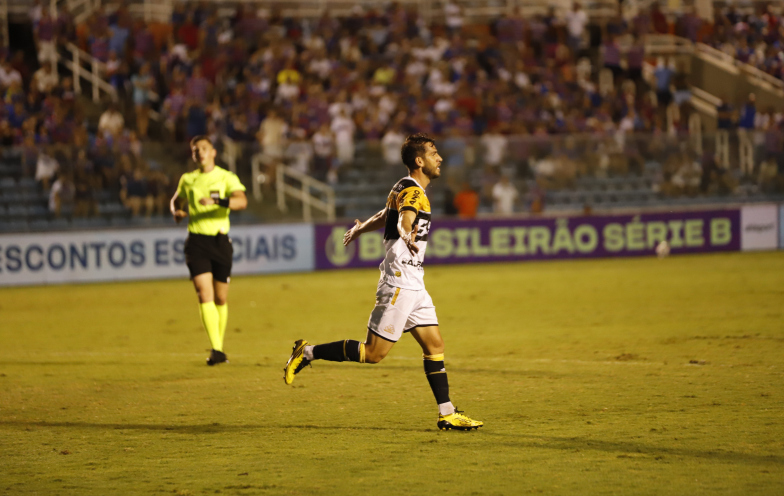 Criciúma marca e sofre nos 15 minutos iniciais da Série B