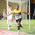 Hiago vive noite especial com primeiro gol no Criciúma
