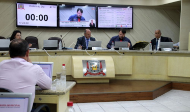 Coleta de assinaturas para projeto que reduzi salário de vereadores deve ser fácil, mas aprovação depende de pressão popular