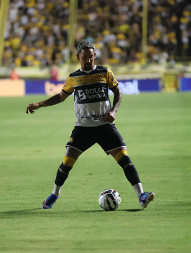 Criciúma pode ter retorno de Jhonata Robert contra o CRB