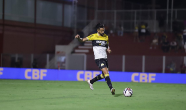 Jonathan Lemos: da superação à titularidade no Criciúma