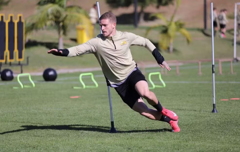 Léo Naldi a caminho do Novorizontino