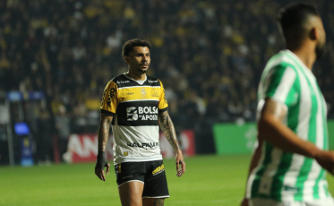 Willean Lepo sente o adutor e Fellipe Mateus suspenso