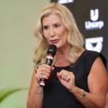 Ceretta entre a manifestação e a ponte por Criciúma