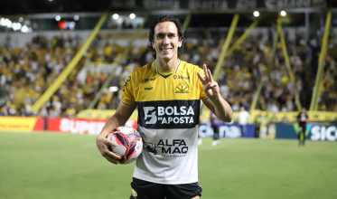 Goiás demonstra interesse em Nicolas e pode tirar artilheiro do Criciúma na temporada