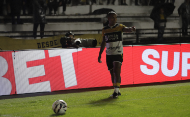 Com 42,9% dos gols em bolas paradas, Criciúma transforma estratégia em arma na Série B