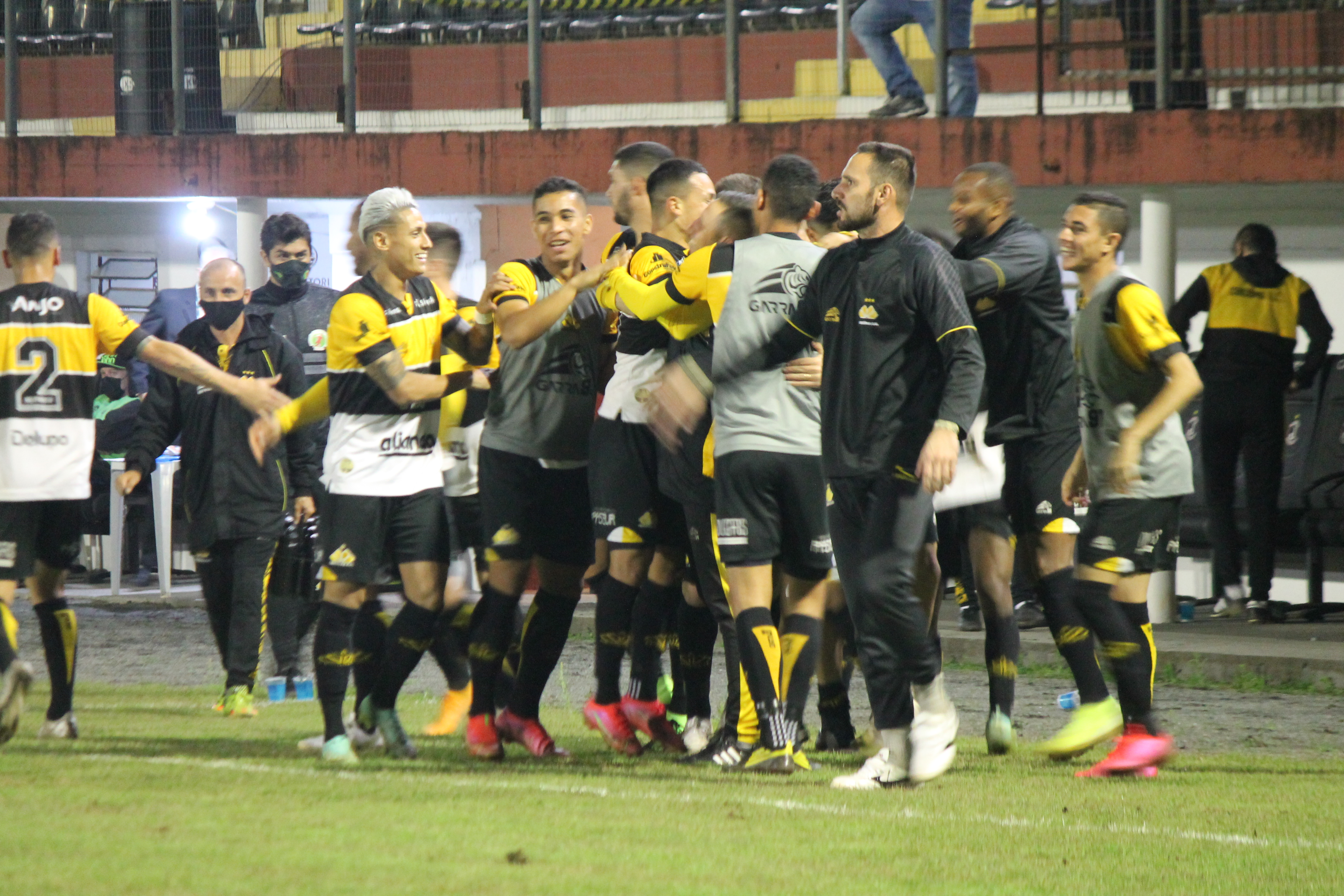 Com dois gols no fim do segundo tempo, Criciúma bate o Marcílio Dias na Copa  Santa