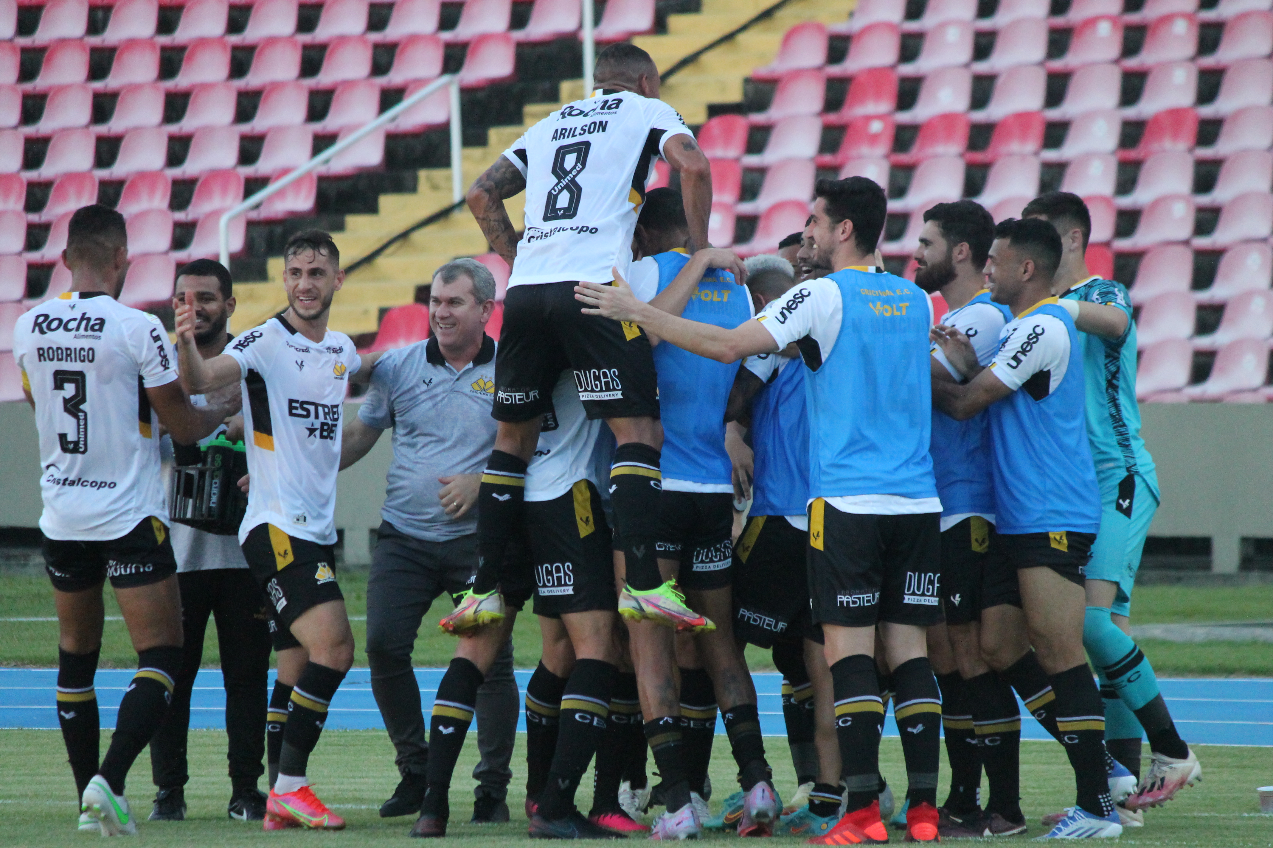 Criciúma luta, empata aos 52' com o Sport e faz o melhor jogo da