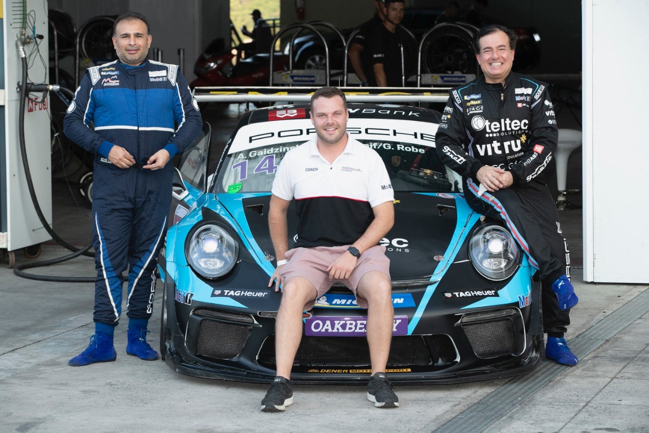 Piloto de Blumenau conquista terceiro lugar na Porsche Cup Brasil