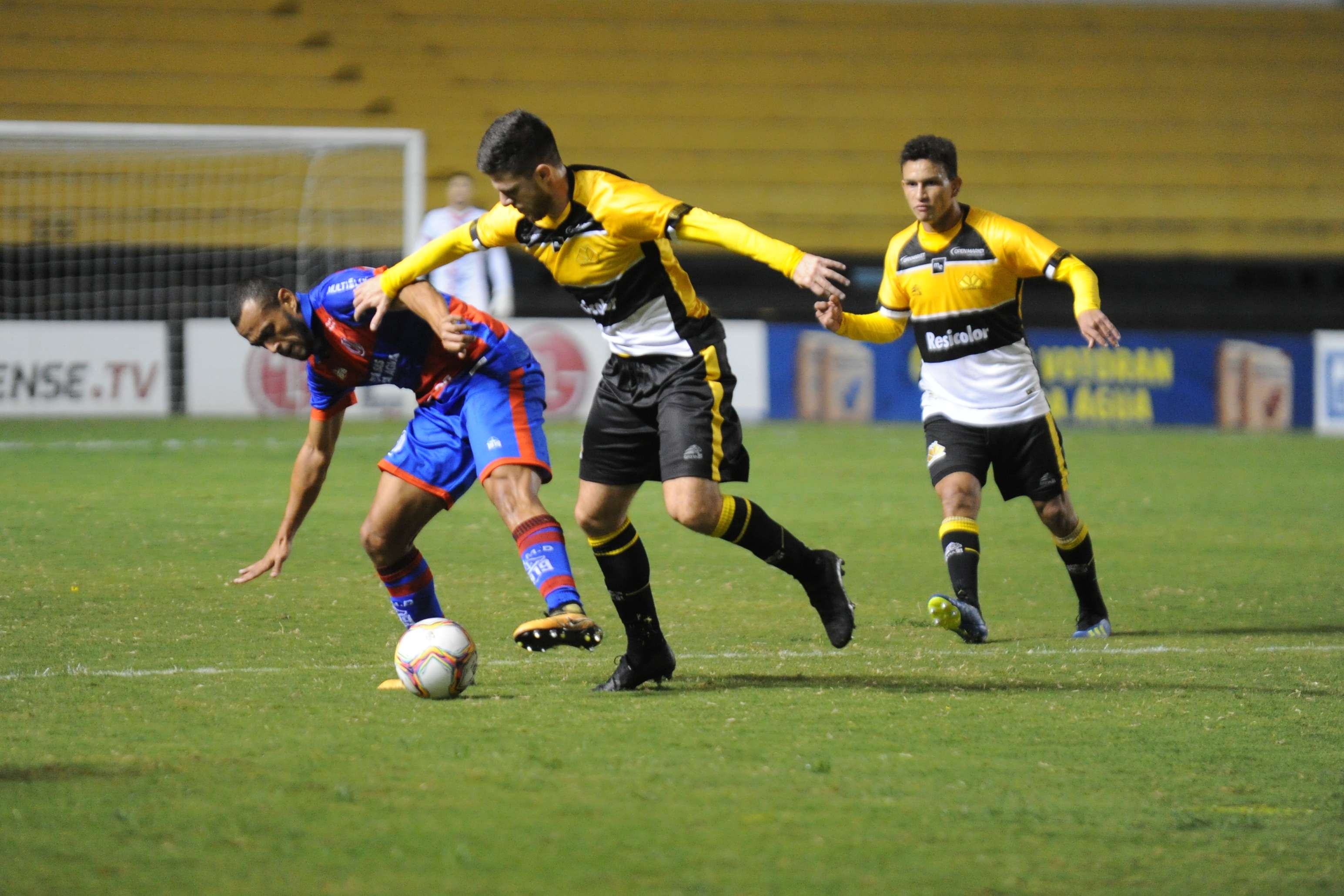 Com dois gols no fim do segundo tempo, Criciúma bate o Marcílio Dias na Copa  Santa