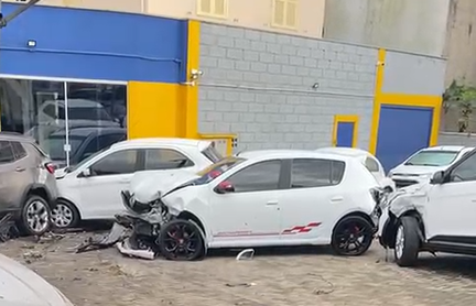 Carro tem os quatro pneus furtados enquanto dono assistia jogo do Tigre em  Criciúma - Sulinfoco