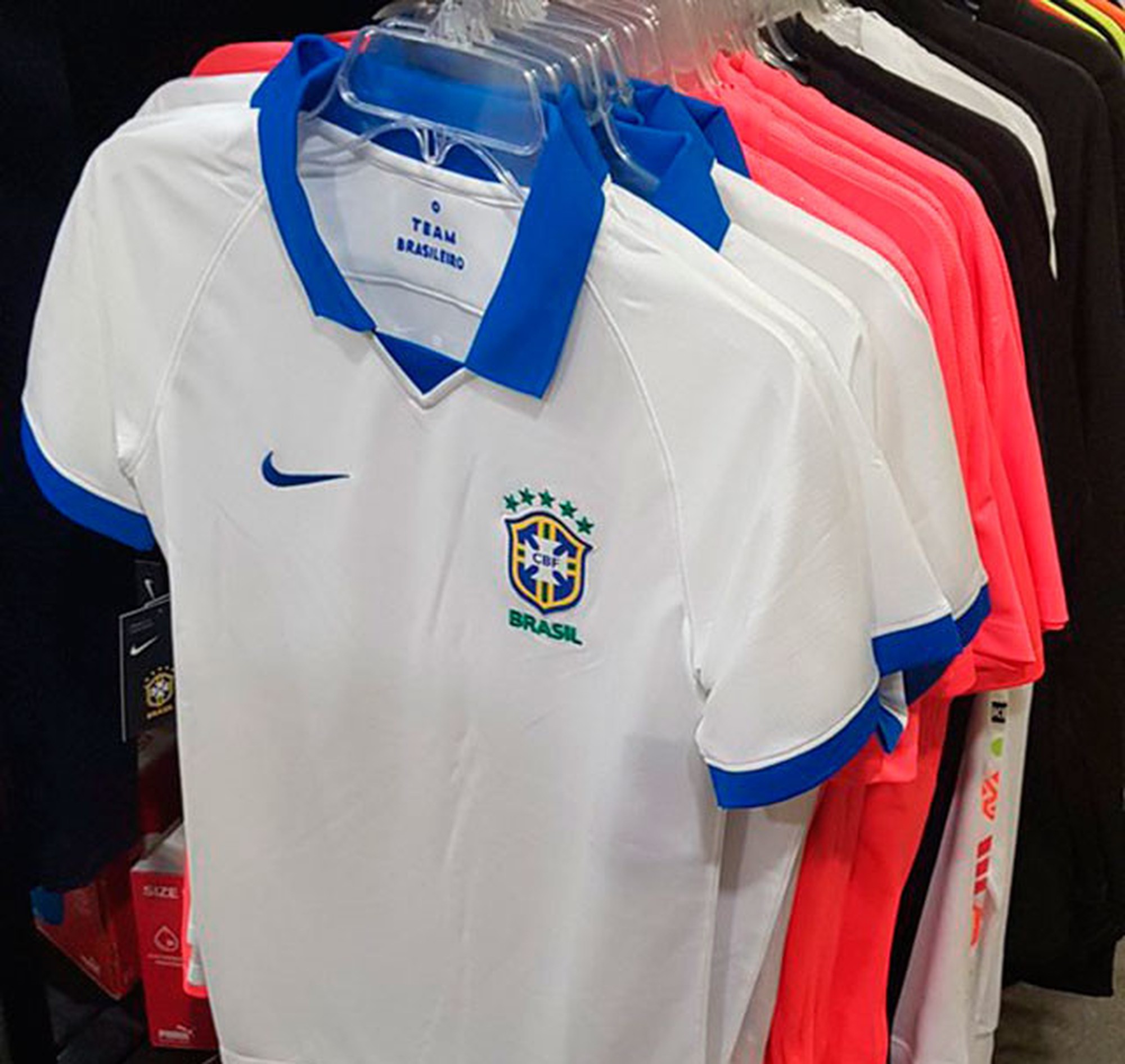 100 Years Challange? Site especializado veste Brasil de branco na Copa  América - Esporte - 4oito