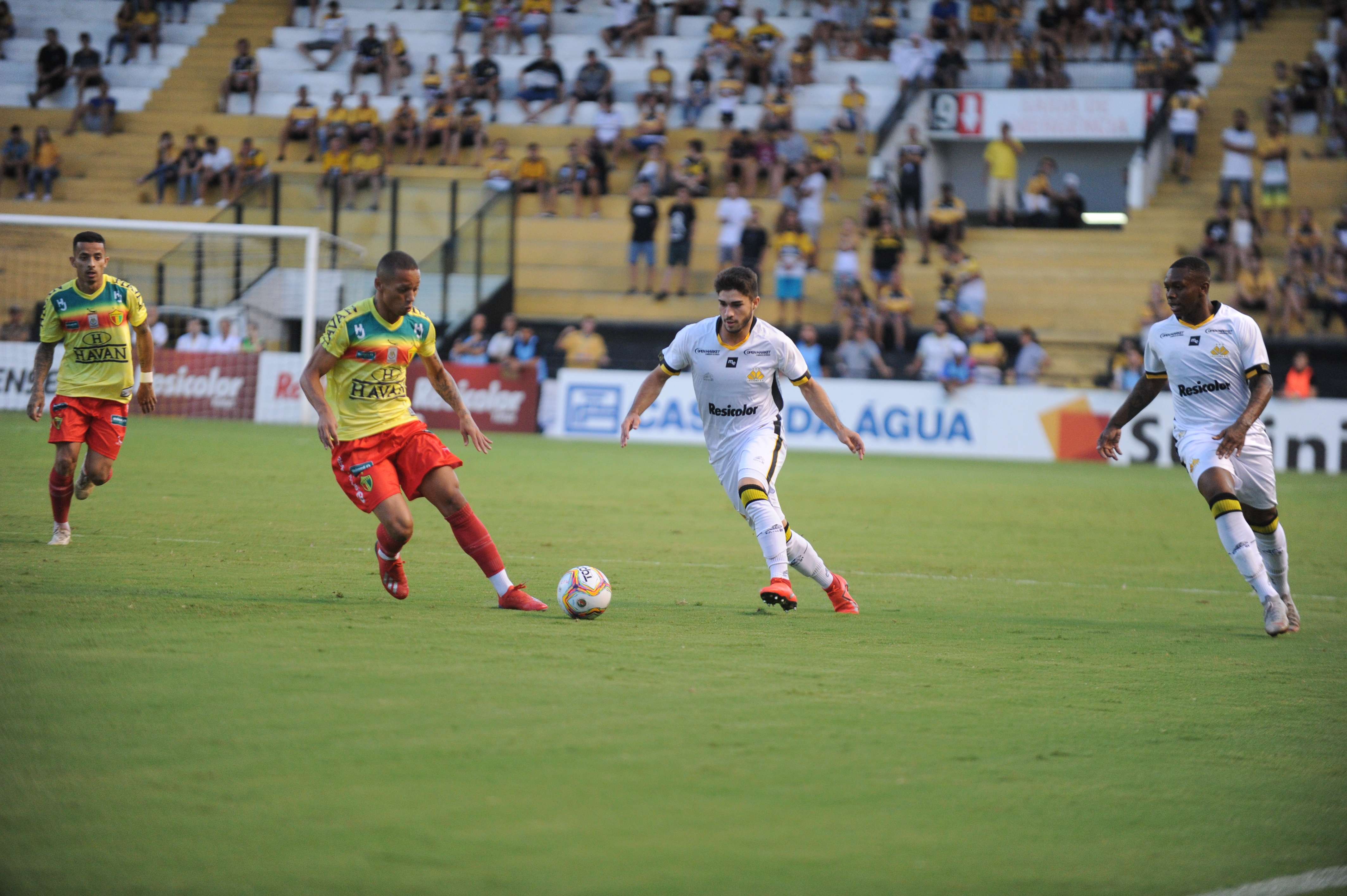 Com dois gols no fim do segundo tempo, Criciúma bate o Marcílio Dias na Copa  Santa