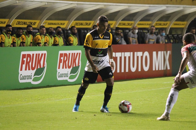 Criciúma 3 x 0 Botafogo/SP: nos últimos minutos, Tigre marca mais dois gols  e torcida vai à loucura - Esporte - 4oito