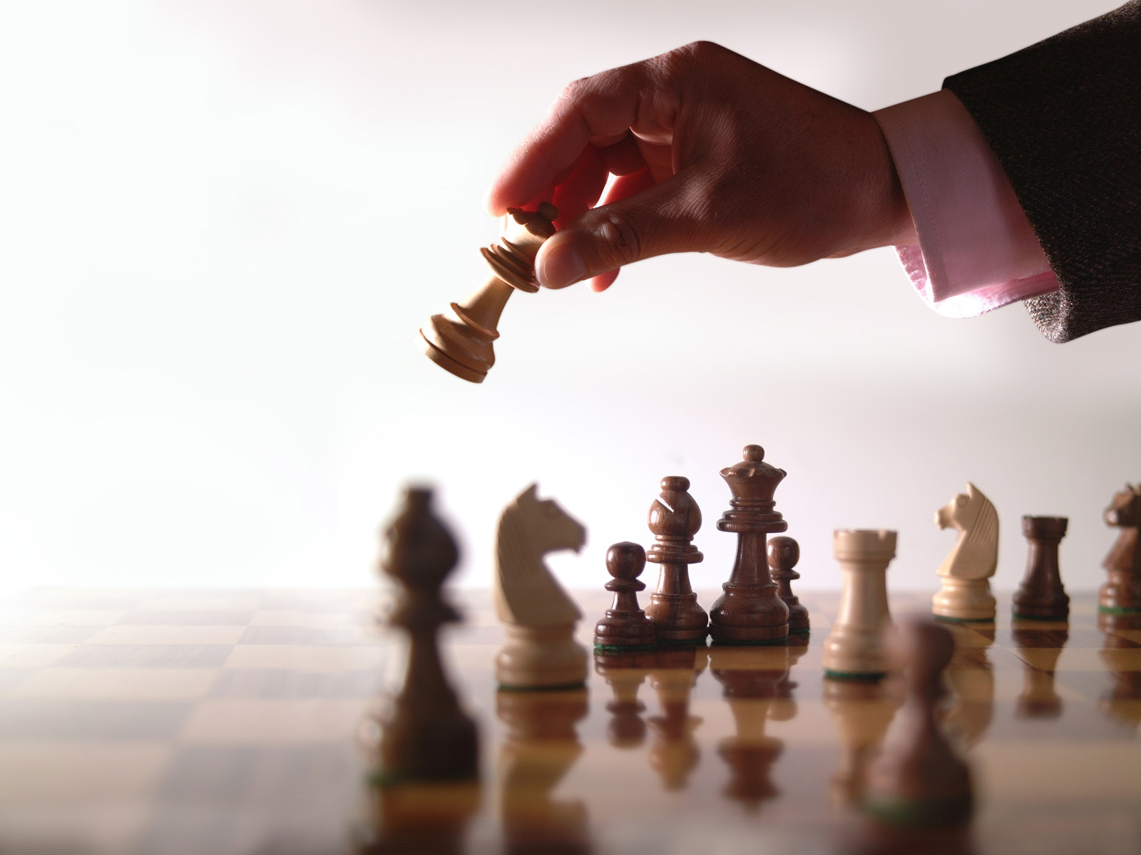 a tabuleiro de xadrez revela uma triunfante o negócio estratégia